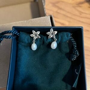 Jasmine flower pearl earrings